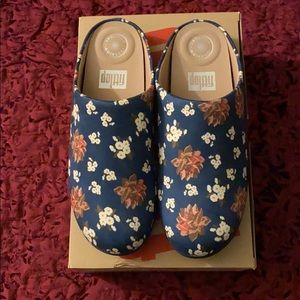 NWT Fitflops Chrissie Dark Floral Slipper